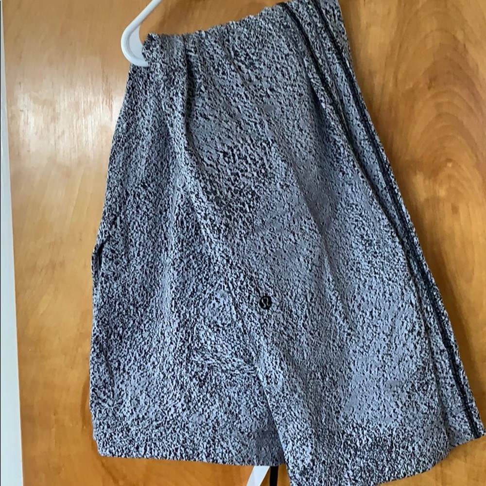 EUC LuLulemon jet crop size 12